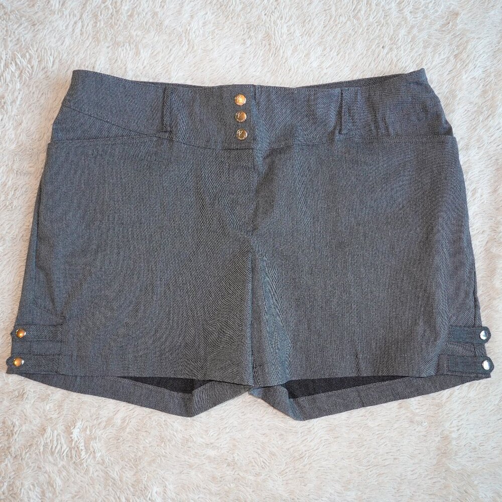 Women's Size 18 Charcoal Stretchable Pull-On 5" Inseam Slimming Short Like New - Picture 4 of 5